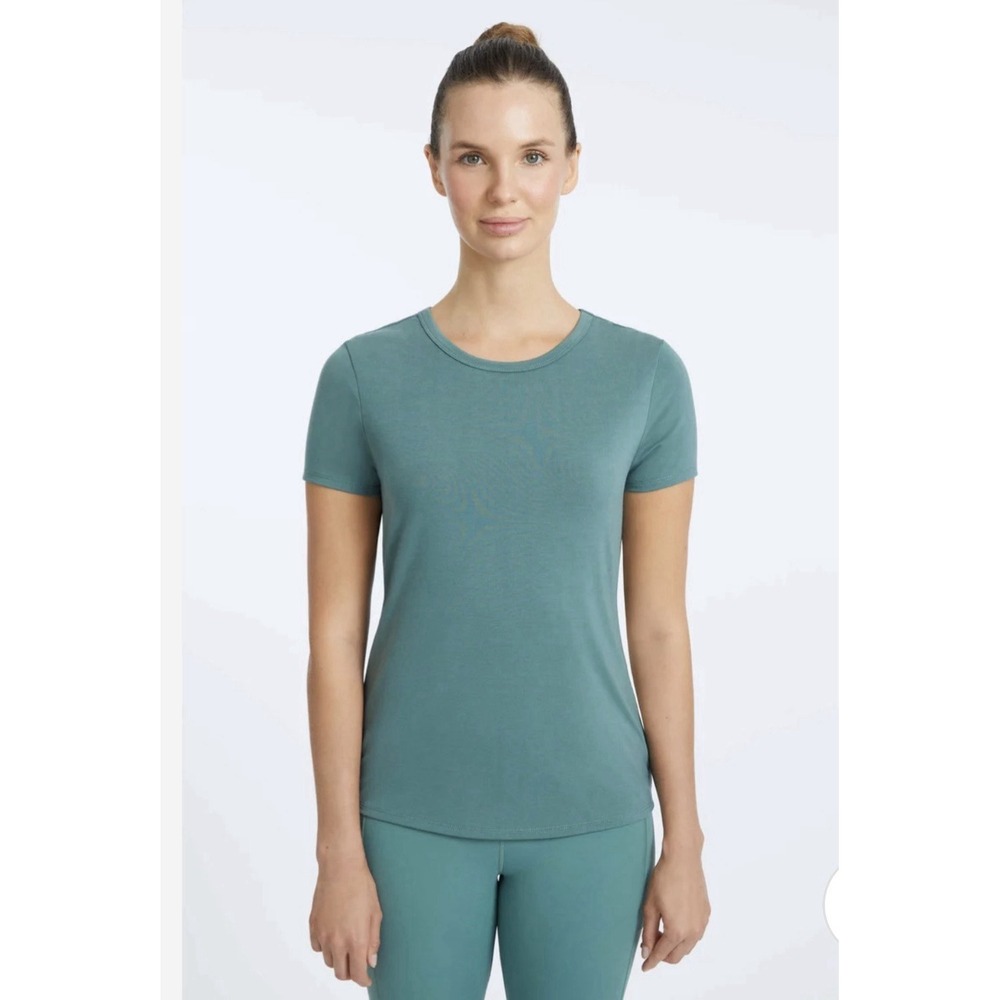 Yogaworks Short Sleeve Fitted Performance Tee In Sage Medium